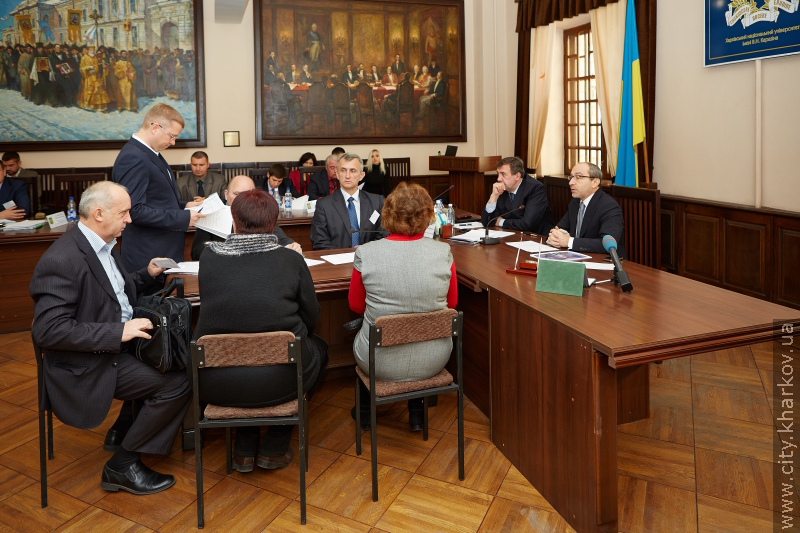 Геннадій Кернес провів прийом громадян в університеті імені Каразіна (доповнено)