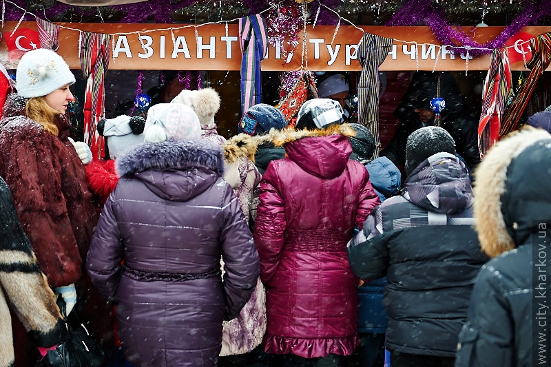 На площі Свободи відкрився новорічний ярмарок міст-побратимів