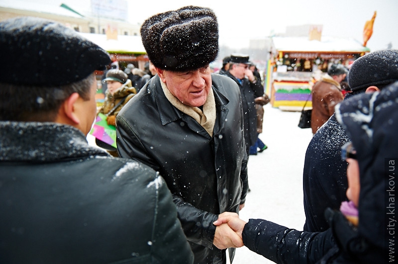 На площі Свободи відкрився новорічний ярмарок міст-побратимів