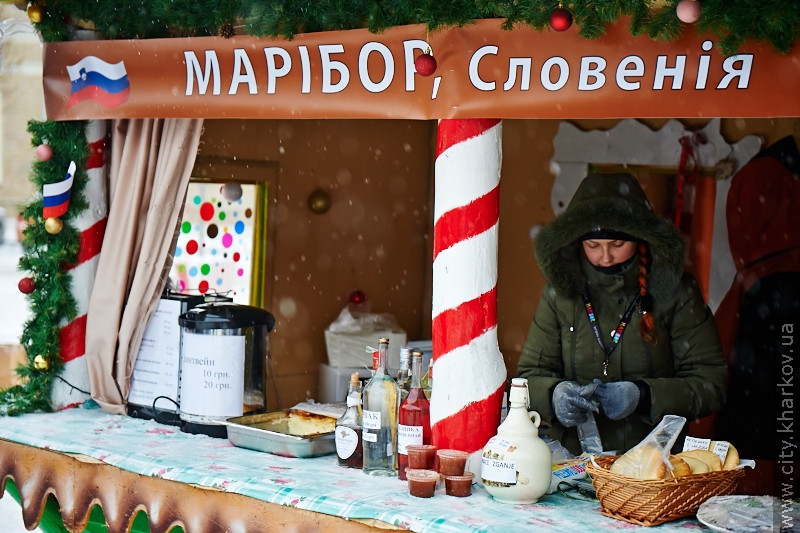 На площі Свободи відкрився новорічний ярмарок міст-побратимів