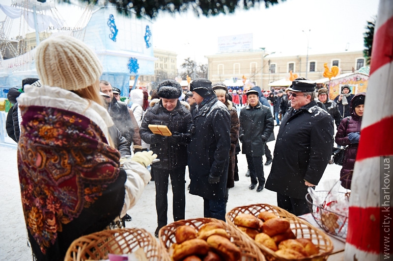 На площі Свободи відкрився новорічний ярмарок міст-побратимів