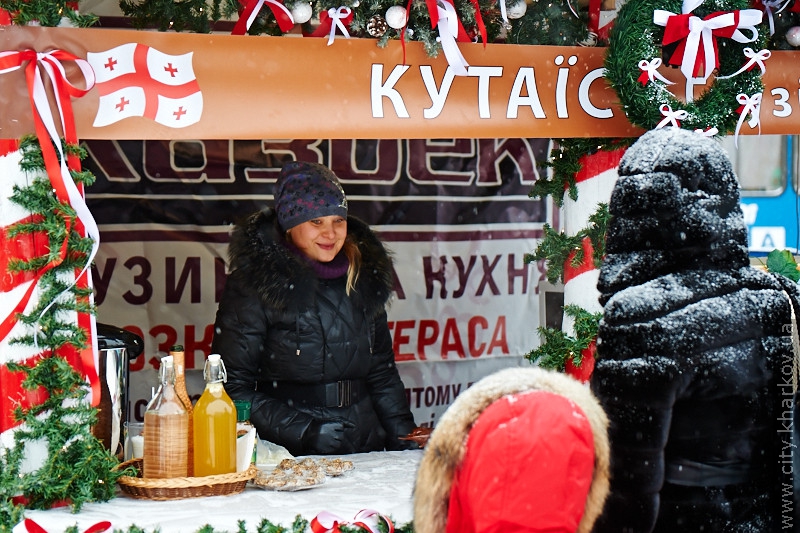На площі Свободи відкрився новорічний ярмарок міст-побратимів
