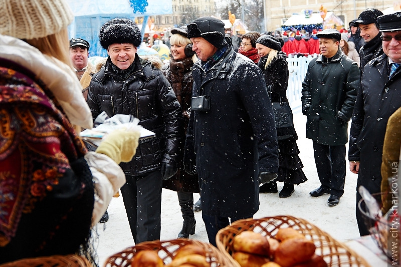 На площі Свободи відкрився новорічний ярмарок міст-побратимів