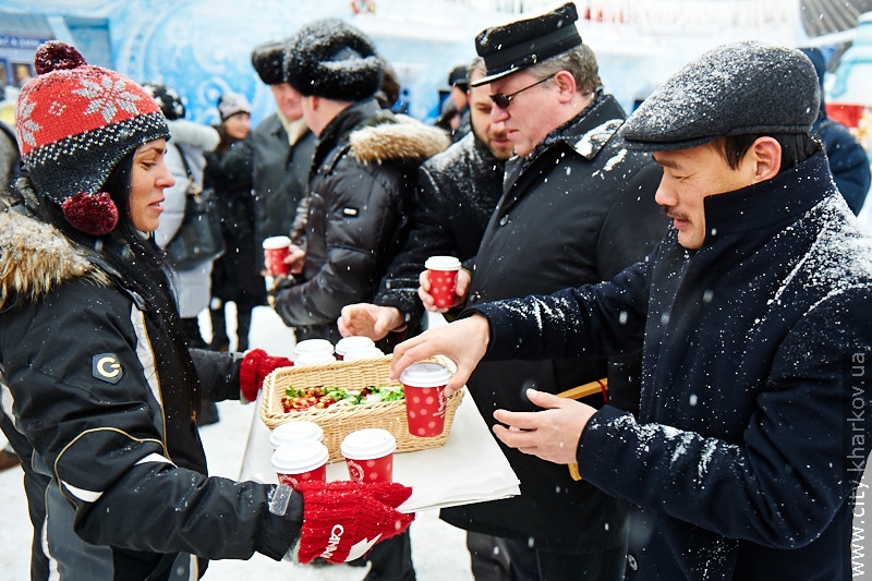 На площі Свободи відкрився новорічний ярмарок міст-побратимів